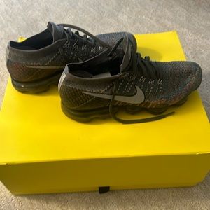 Woman’s AUTHENTIC Nike VaporMax SZ 11. Excellent Used Condition RARE FIND